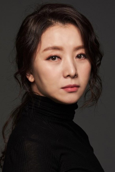 서지영 as Ko Sung-hye in Ghost Doctor