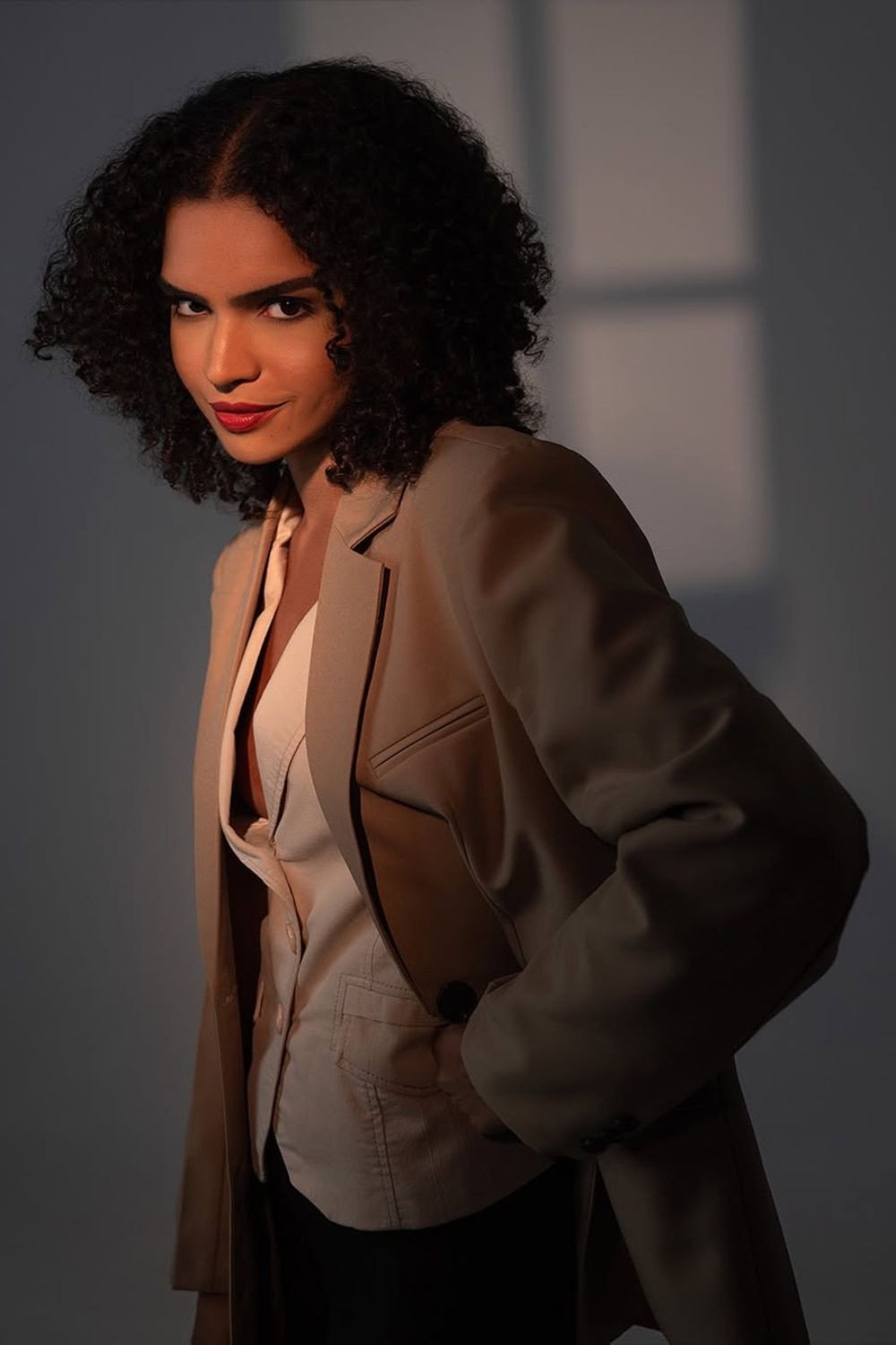 Bruna Morais as Camila in Na Casa dos 20