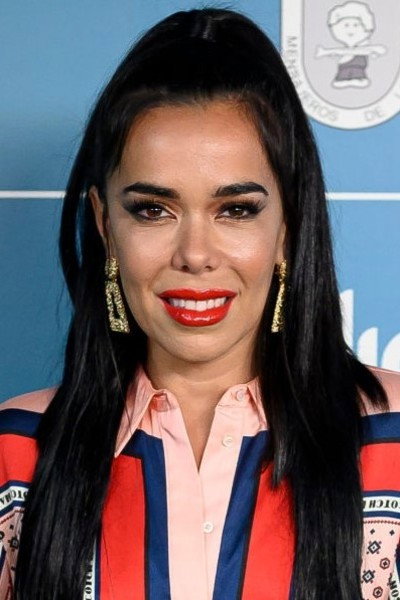 Beatriz Luengo as Lola Fernández in Un paso adelante