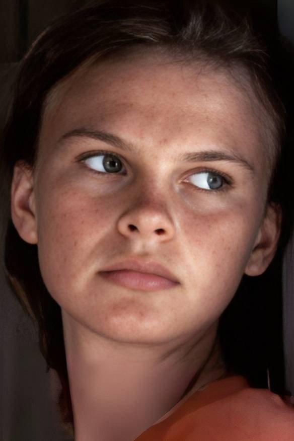 Monica Broeke as Caroline in First Desires
