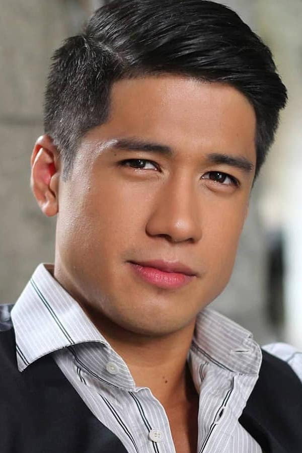 Aljur Abrenica as Machete / Dakila Romero in Machete