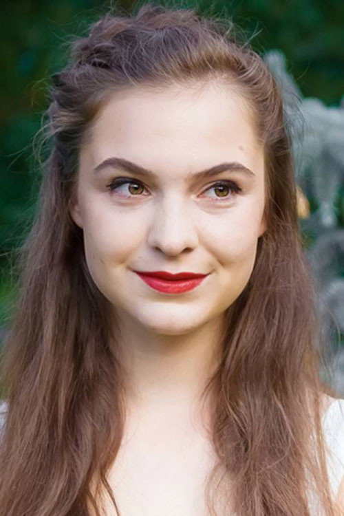 Kateřina Coufalová as Eliška Veselá in Špunti na vodě