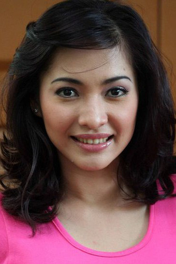 Dwi Putrantiwi as Fanny in The Virgin Corpse