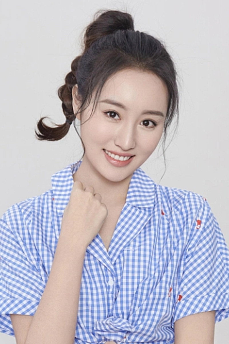 Di Zheng as Peach Blossom in Zhou Gong Subdues Demons