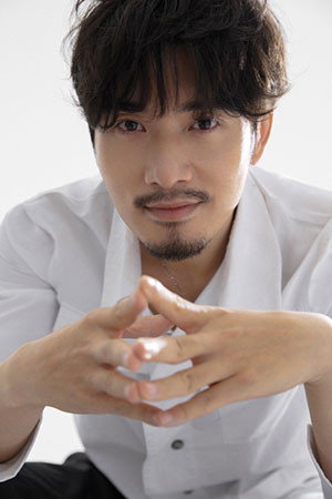 Xia Wang as 江寒 in The Wings of the Songs
