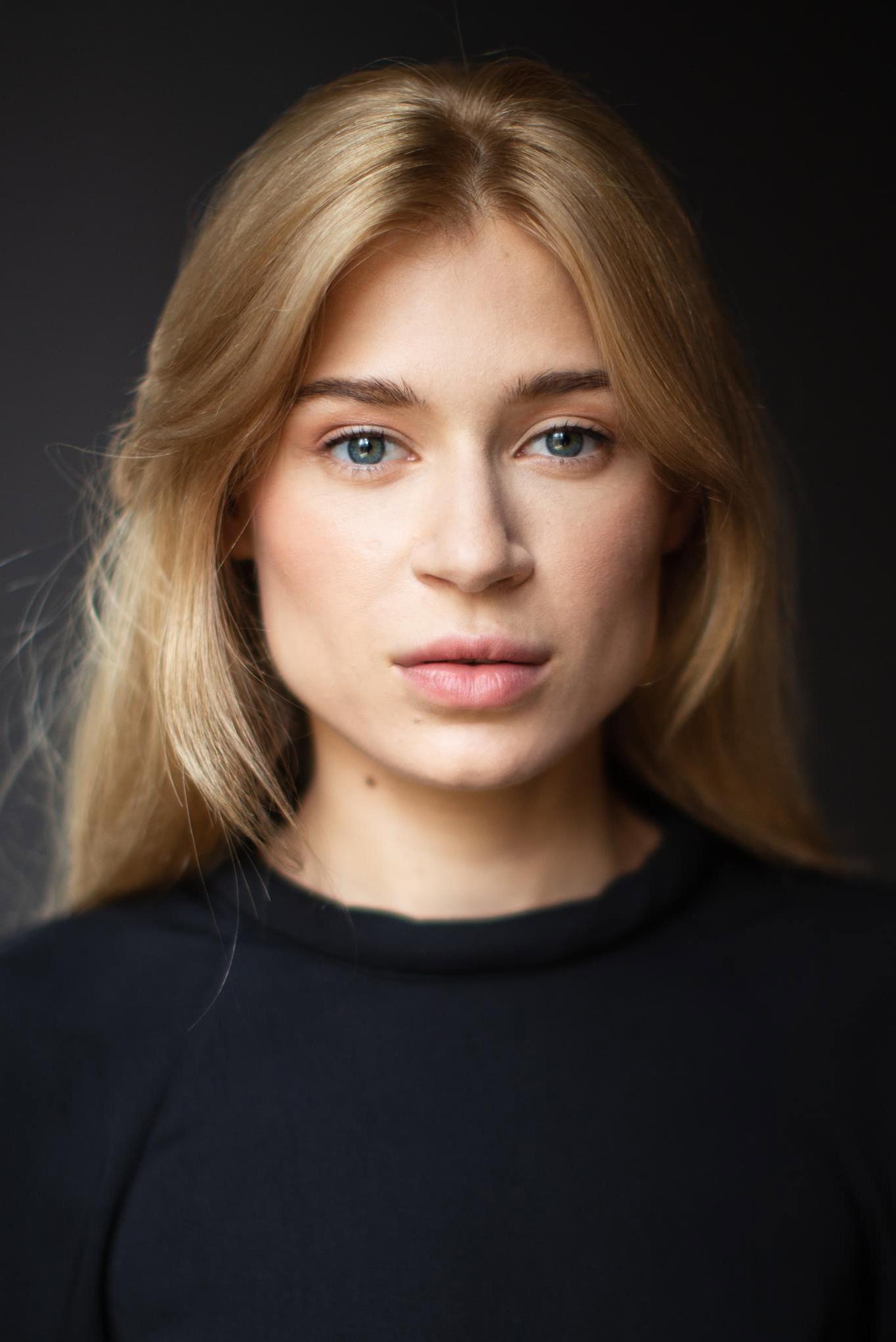Svitlana Gordienko as Mother (voice) in The Cage