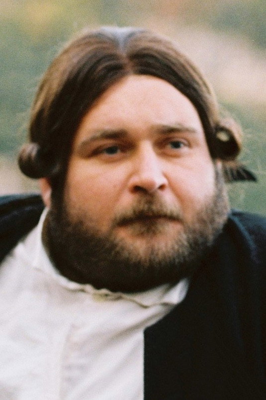 Lluís Serrat as Armin in Liberté