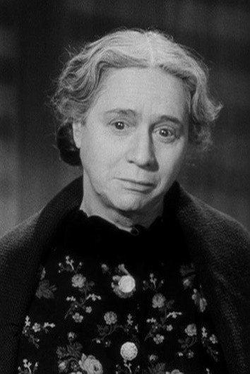 Lisa Golm as Agnes in Invitation