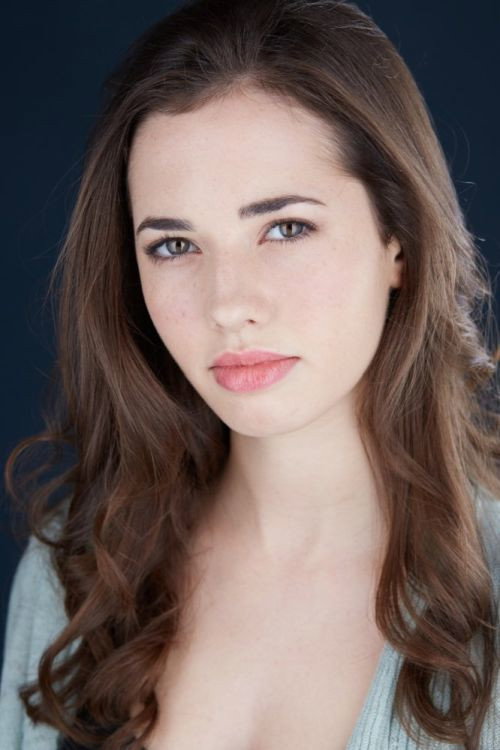 Lydia Jordan as Mia Kleinman in The Thing About My Folks
