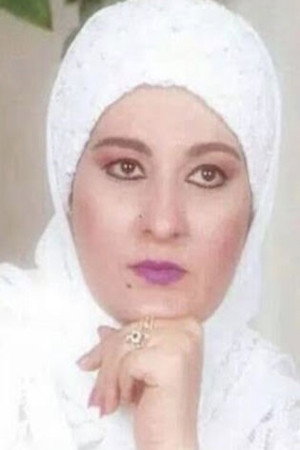 شادية عبدالحميد as إقبال زوجة حلمي in لقمة القاضي