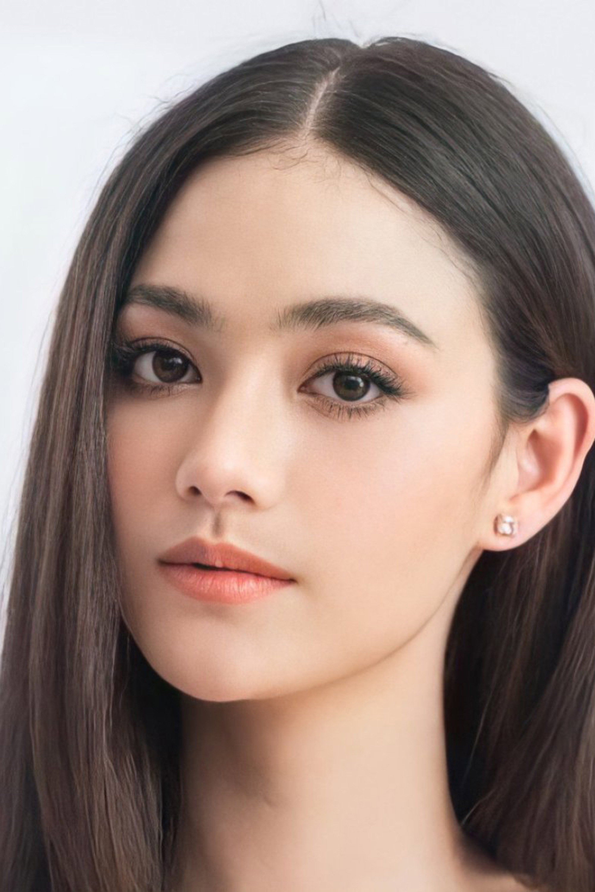 Nonny Nutcha Jeka as Kom in The Parentage
