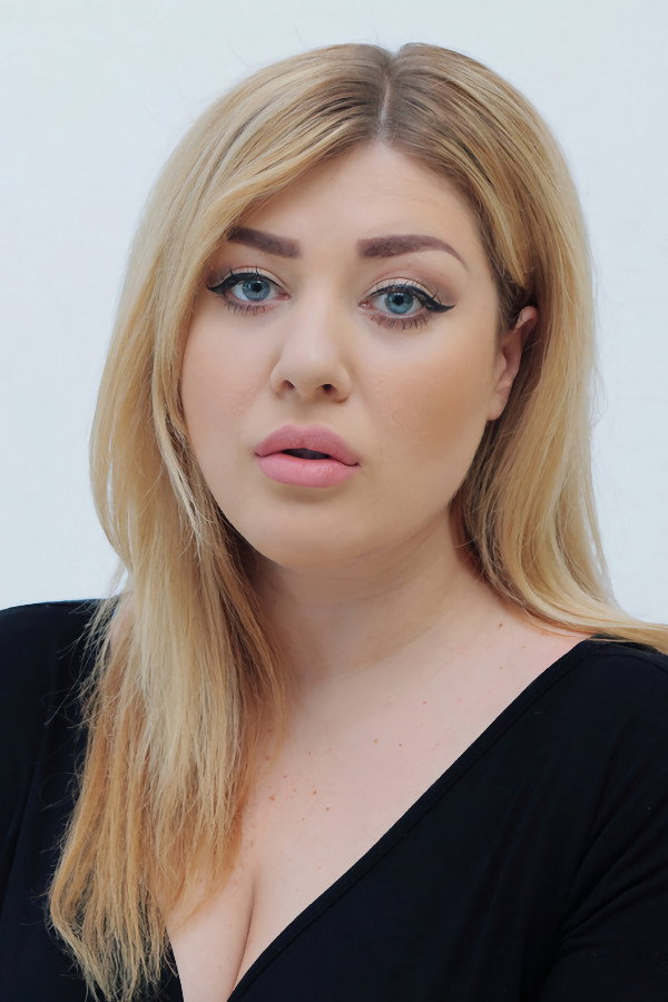 Елизавета Гончаренко as Zhanna in Planetyane