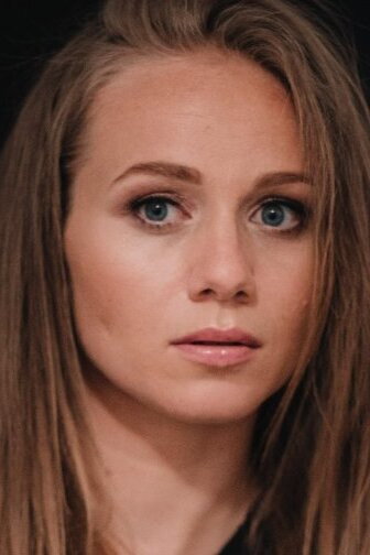 Barbara Garstka as Paulinka in Szkoła uwodzenia Czesława M.