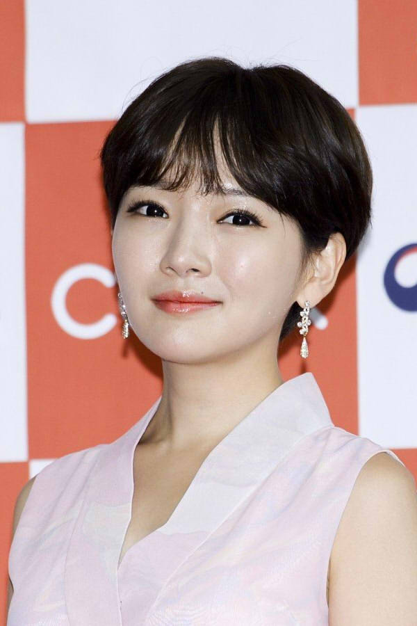 Yoon Song-ah as Dam-im in The Dude in Me
