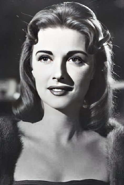 Mariam Fakhr Eddine as ضيف in قط وفار فايف ستار