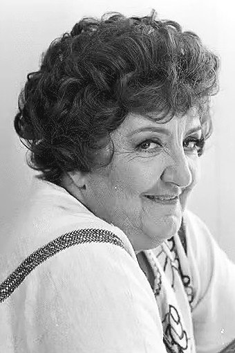 Zilka Salaberry as Dona Zizi Fonseca in Comédia Carioca