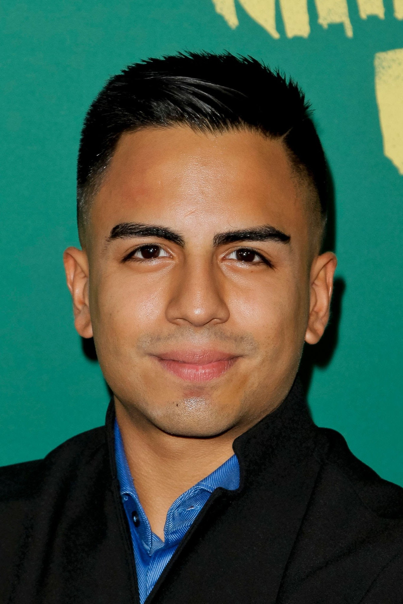 Memo Dorantes as Félix Perro in Like or Die