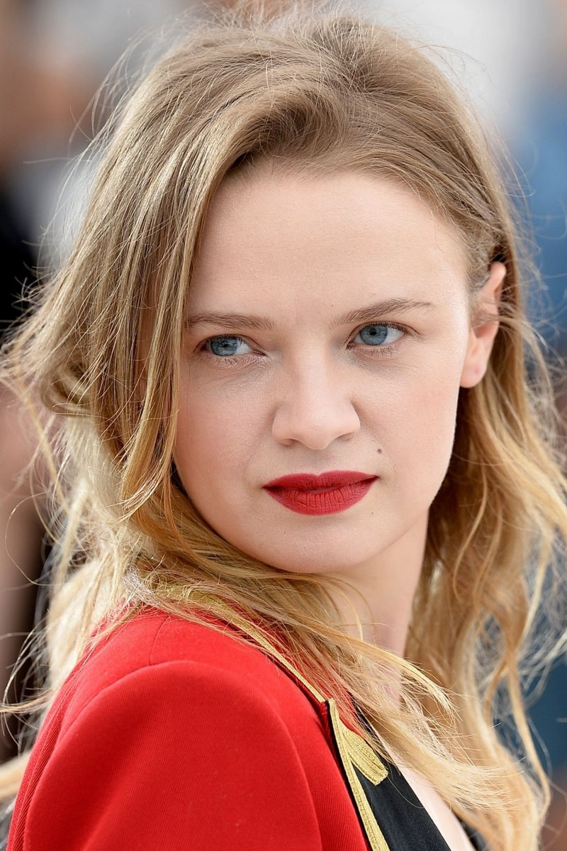 Sara Forestier as Marion in À cran, deux ans après