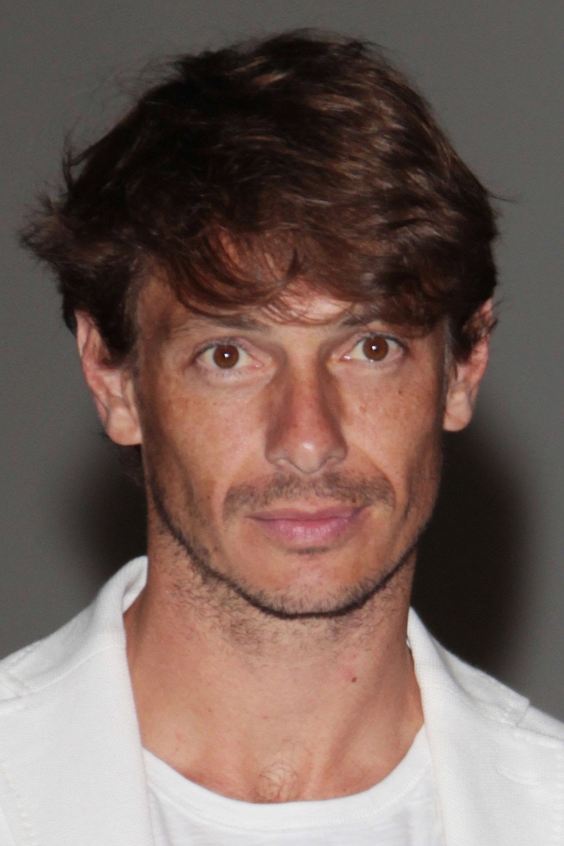Giorgio Pasotti as Michele Zei in La voce del sangue