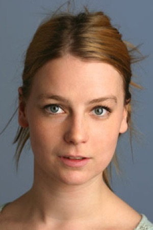 Maja Beckmann as Julia in Die Österreichische Methode