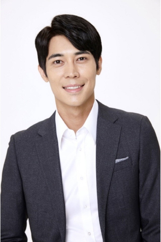 Kim Hyung-min as Baek Shi-Joon in Blessing of the Sea