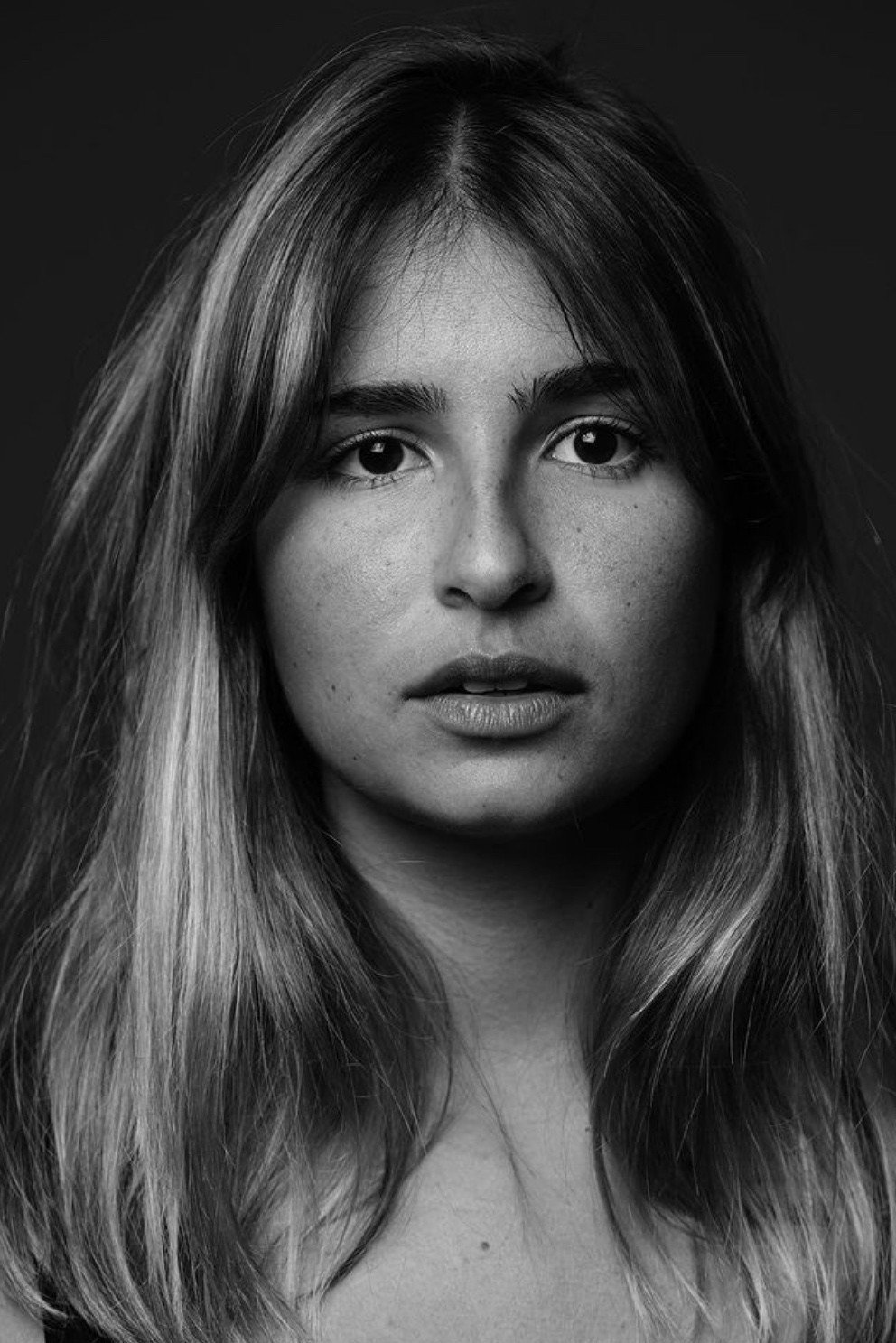 Rita Poças as Carlota in Wind Vane