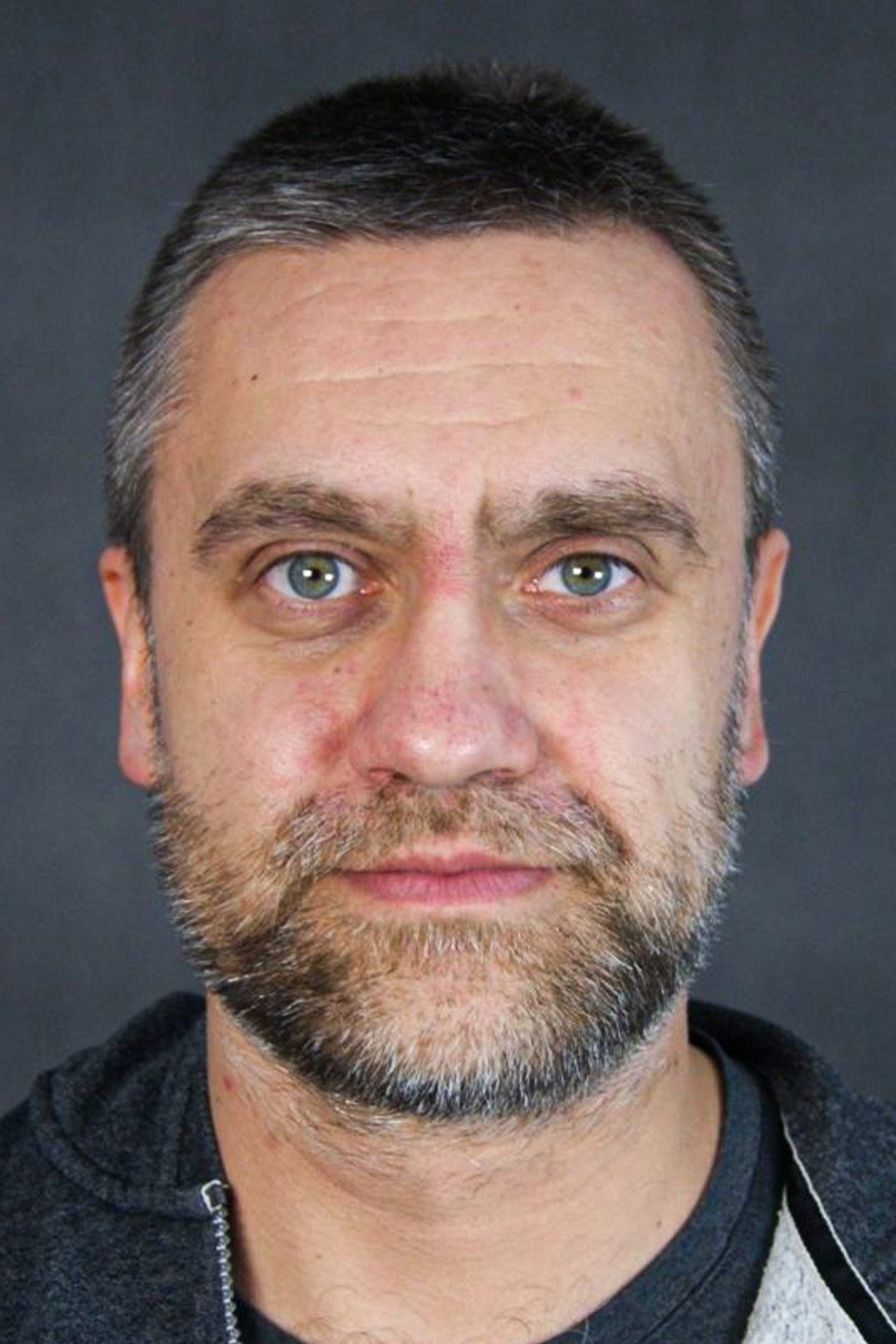 Marcin Kiszluk as Jacek Pawlikowski in Next to Nothing