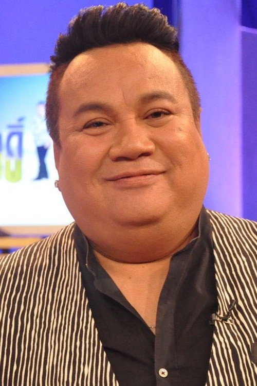 Noppadon Songsang as Santi in Dumber Heroes