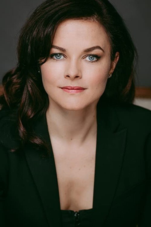 Erin Boyes as Eve Silver in Joy for Christmas