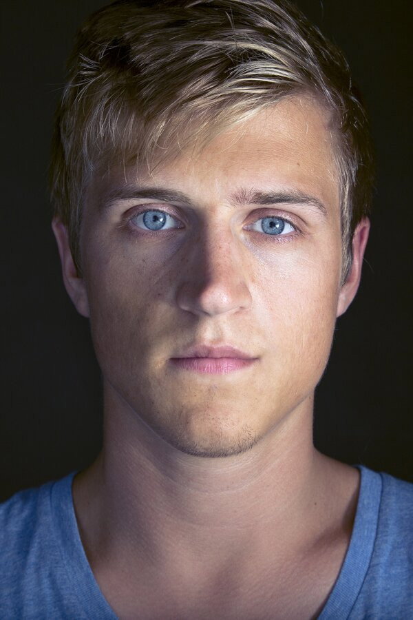 Eirik Evjen as Viktor in Scars