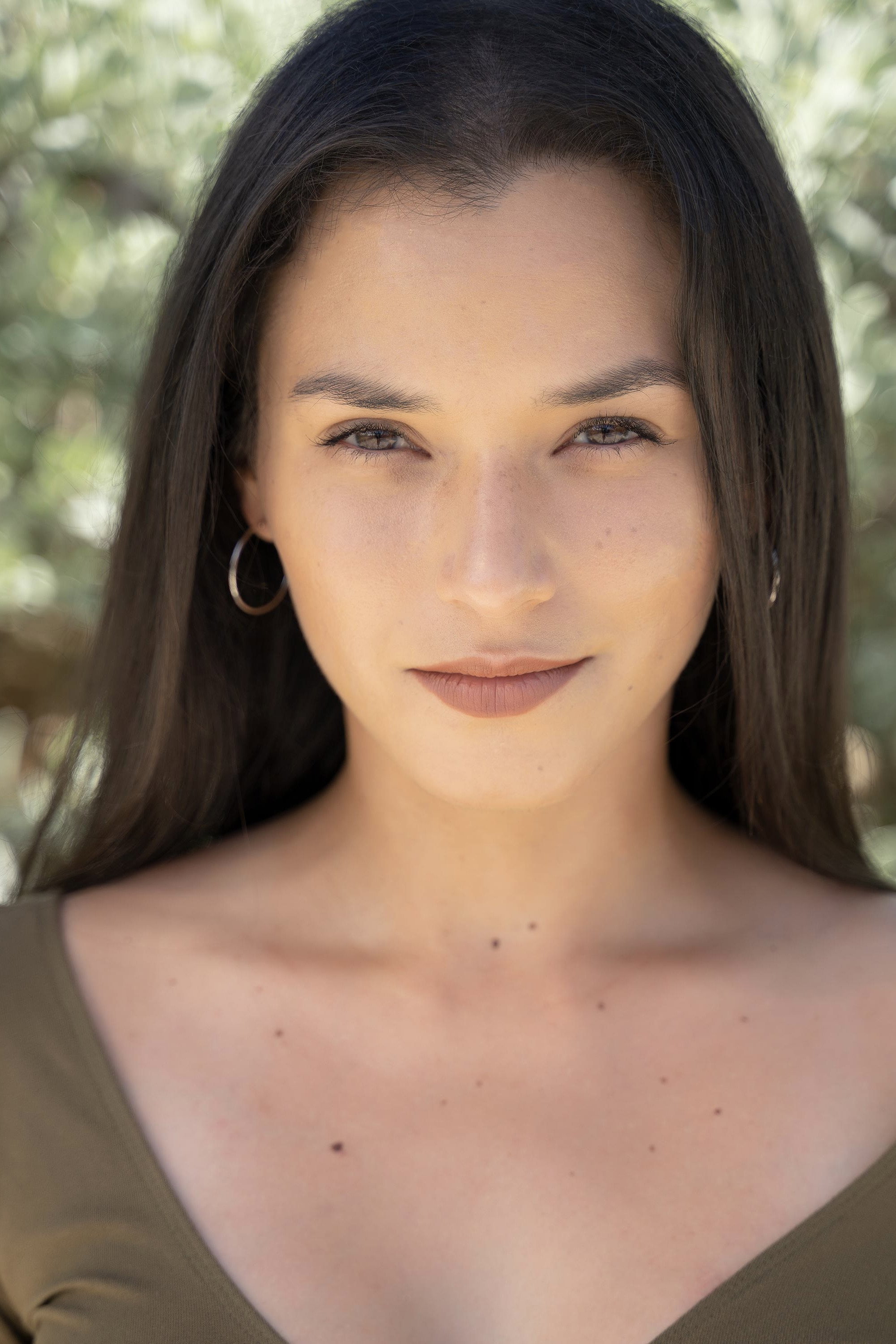 Anoushka Medina as Jailene Cintrón in Los lunes a las 9
