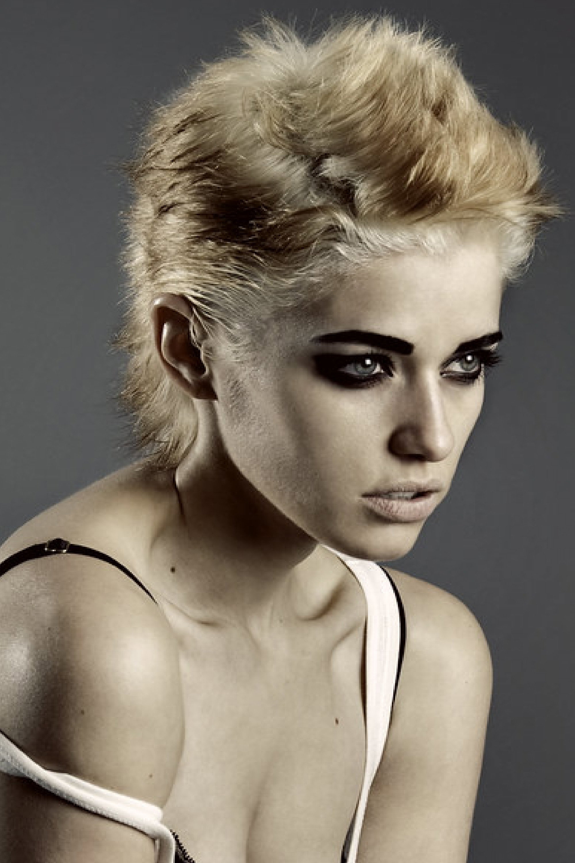 Evalena Marie as Becca in Splitting Image