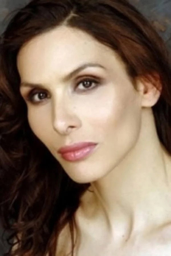 Alessandra Di Sanzo as Giovanna in Ragazzi della notte