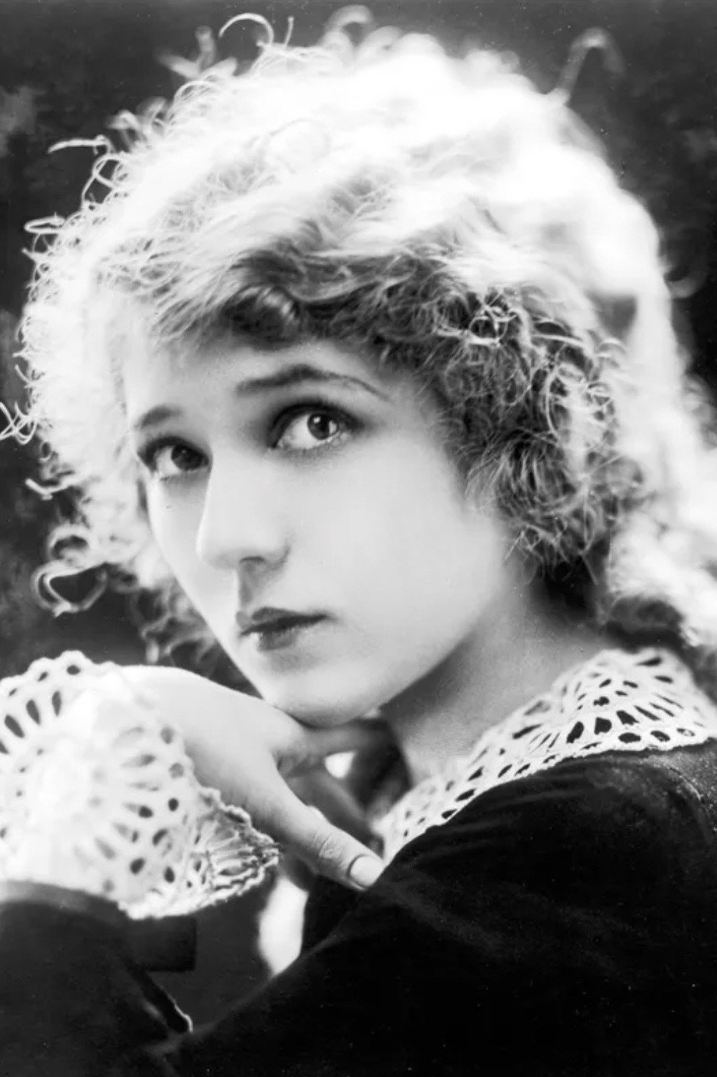 Mary Pickford as The Chief of Police's Son's Fiancée in Waiter No. 5