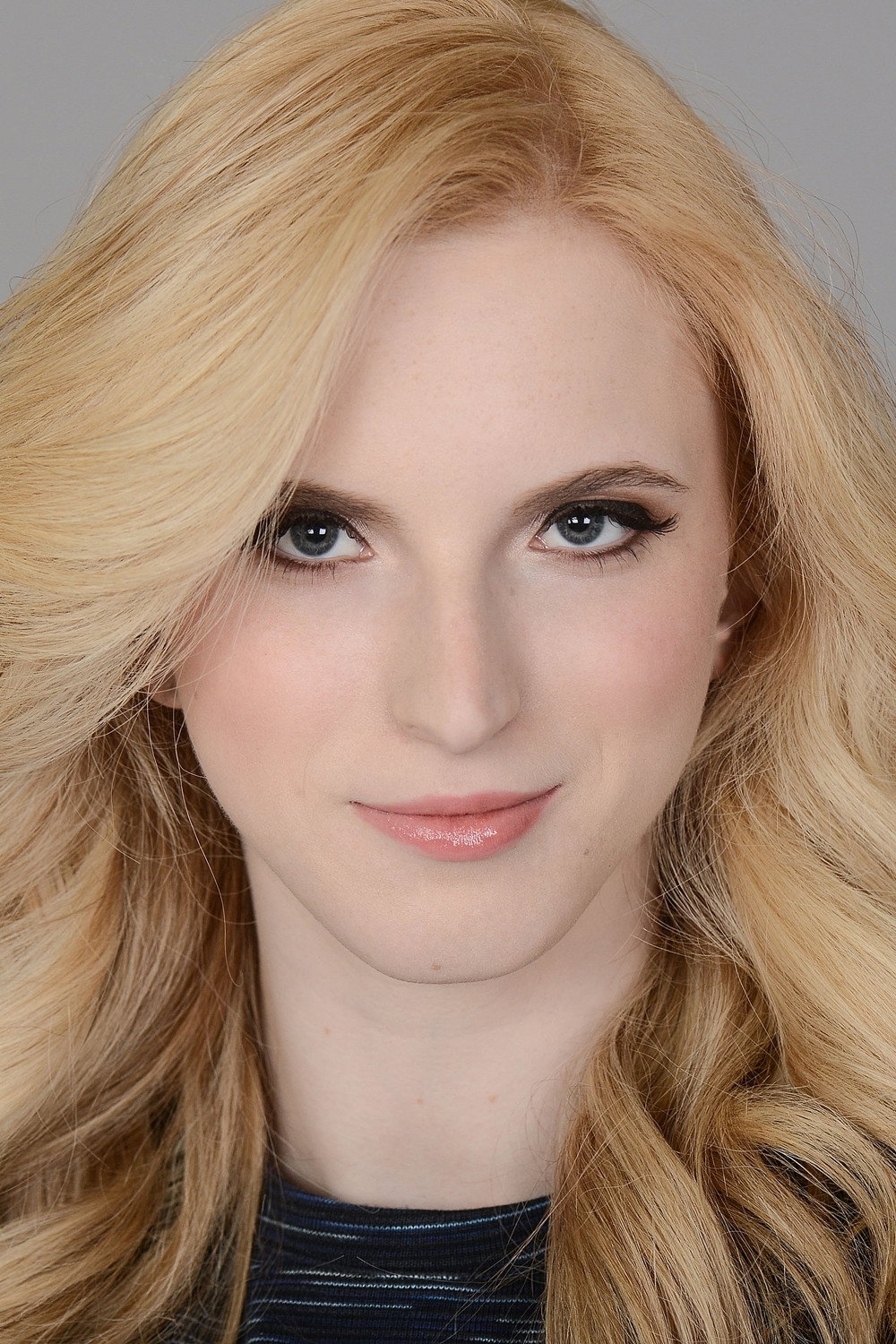 Whitney Meyer as Agnes in Blue Sky