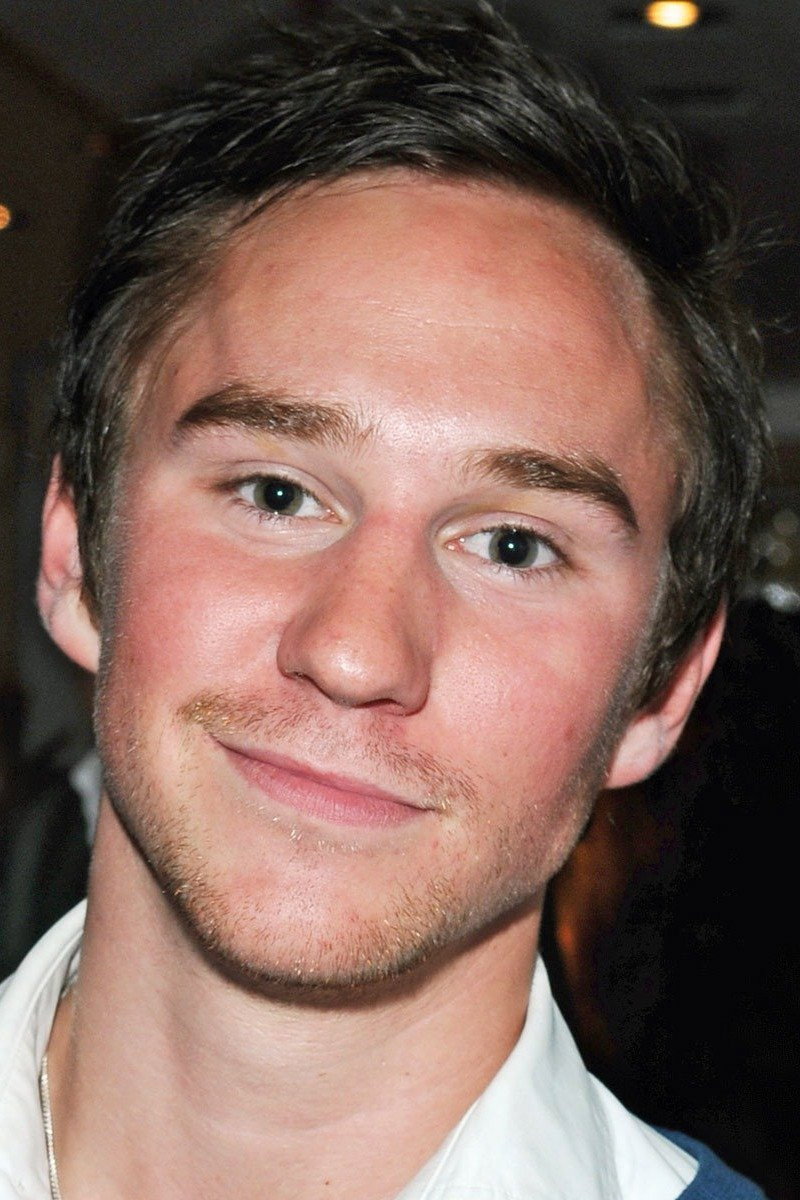 Jonas Bane as Kim Dahlberg in Second Avenue