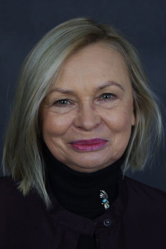 Elżbieta Golińska as Ms. Frał (voice) in Włatcy móch: One