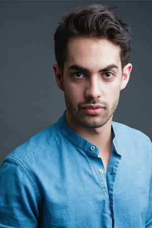 Juan Carlos Huguenin as Memo in Men·Frag·Tos