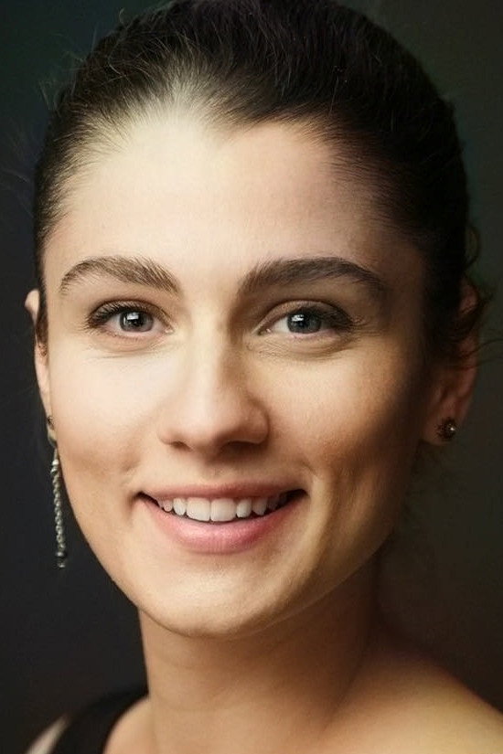 Şeyma Burcu Gül as Reyhan in Kendimize Doğru