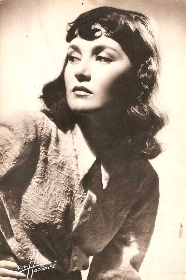Dominique Blanchar as Giulia in L'avventura