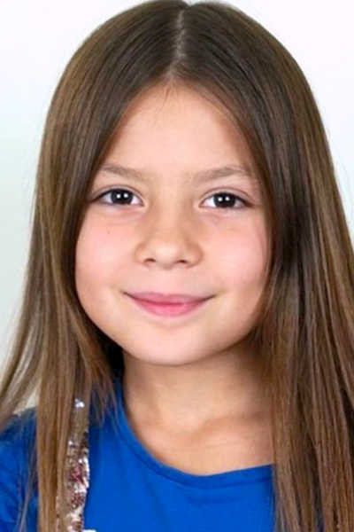 Élina Solomon as Mae in Ares