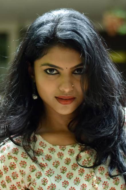 Ganavi Laxman as Rudrangi in Rudrangi