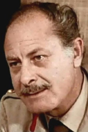 Alan Adair as L'arbitre in Jeu de vilains