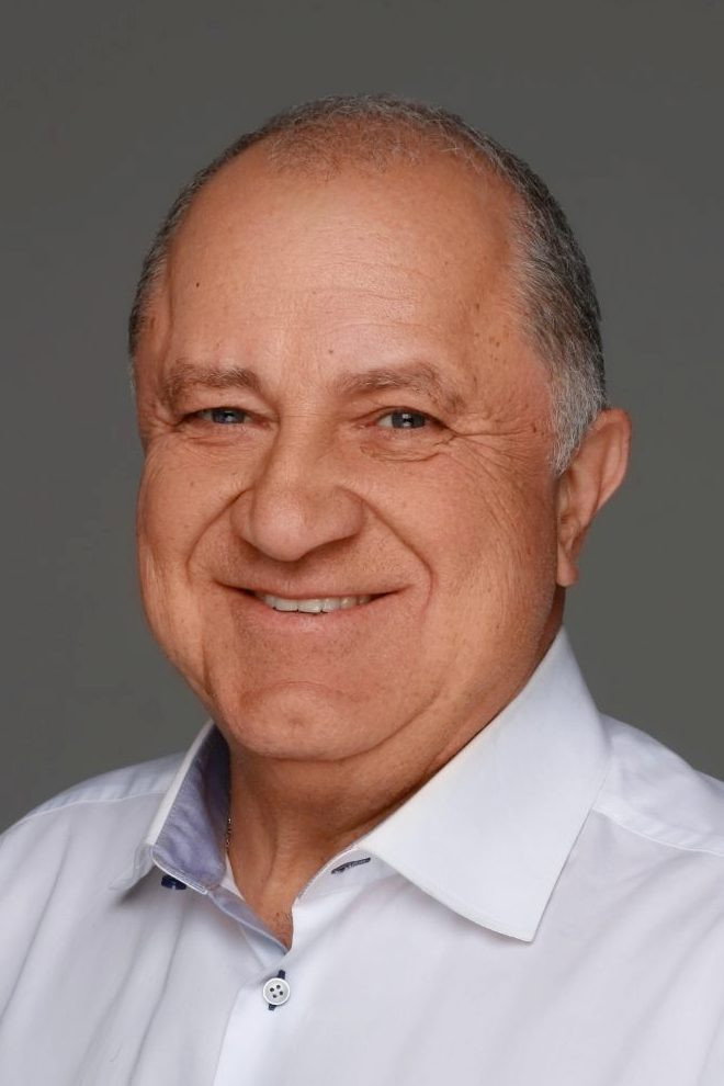 Владимир Стержаков as Михаил Александрович Лазарев (владелец издательского дома) in Отражение радуги