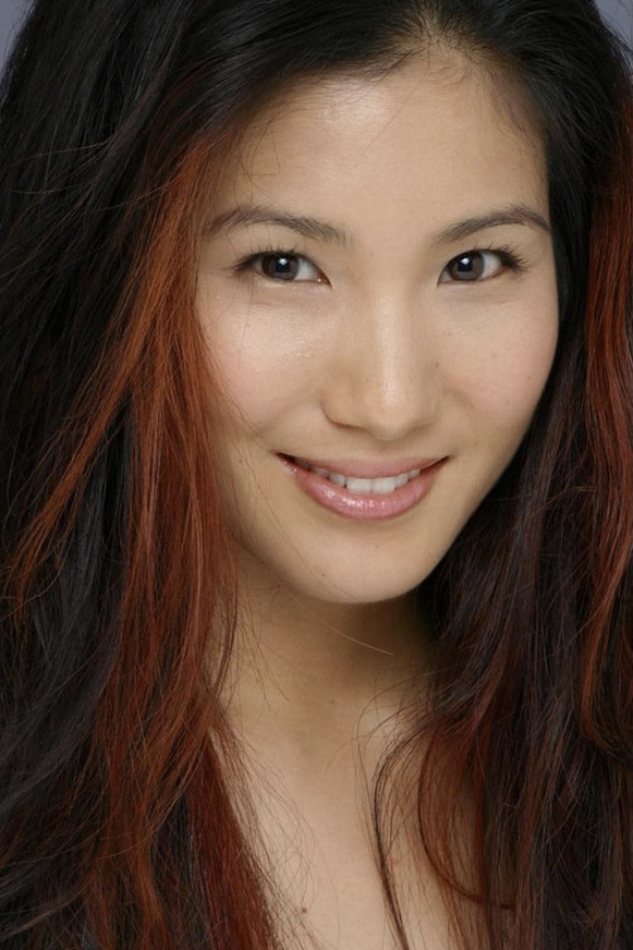 原子鏸 as Ching in Men Suddenly in Black 2