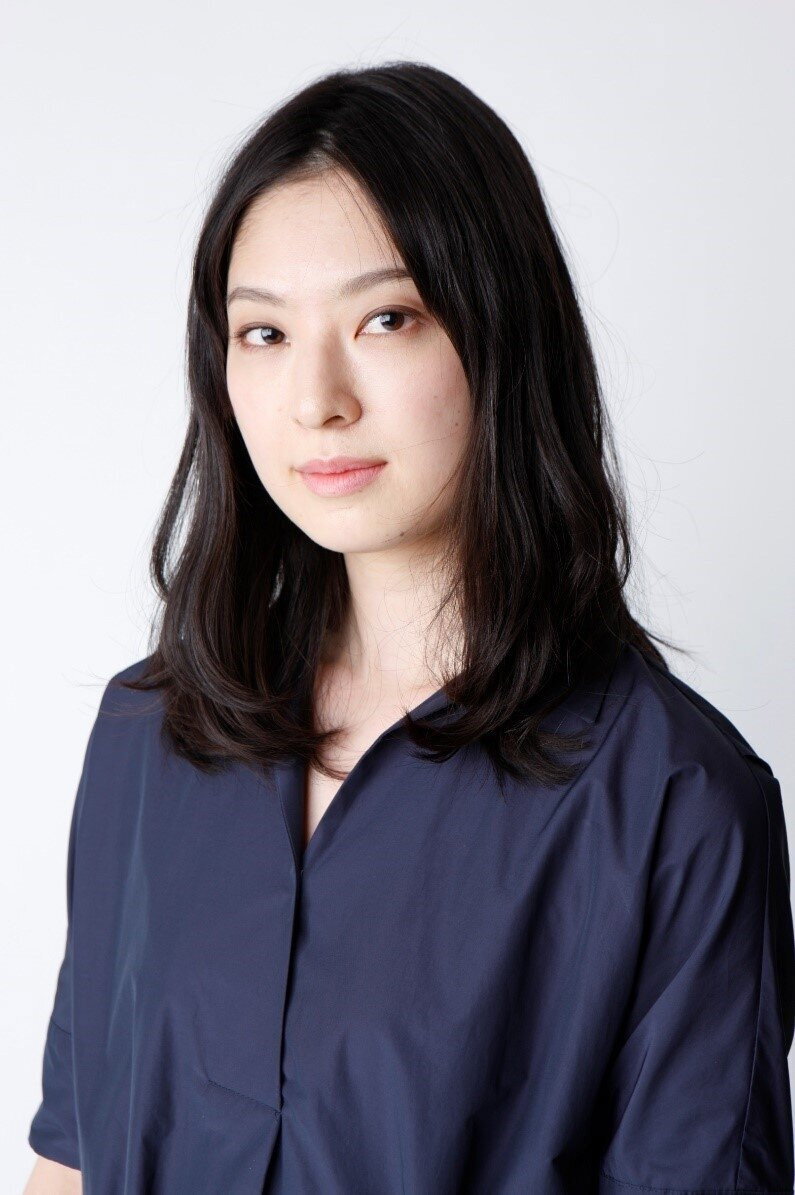 西田あい as Maki Wakanishiki in The Chrysanthemum and the Guillotine