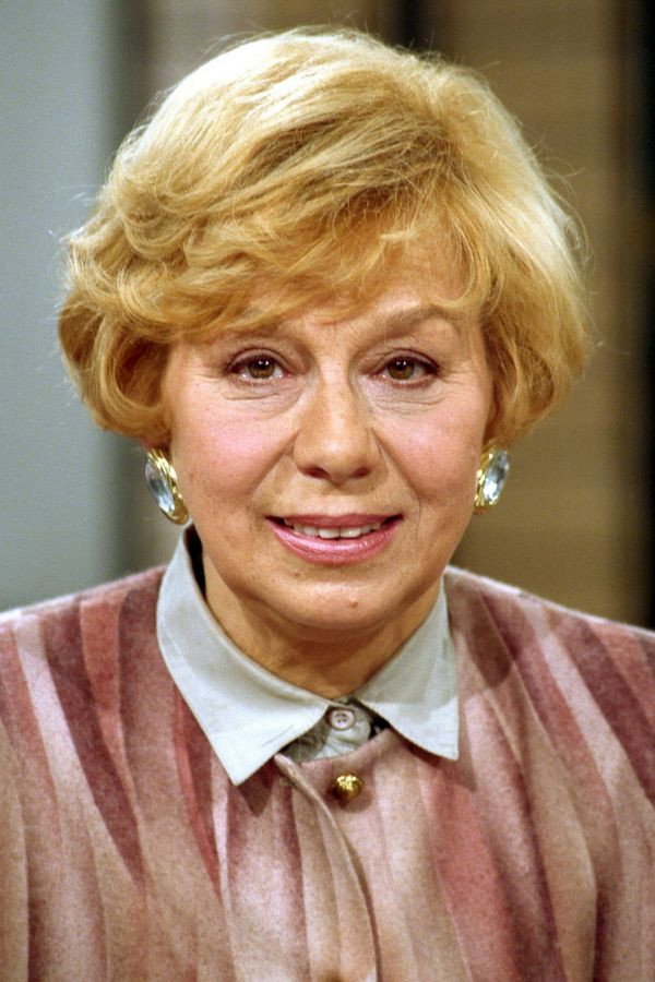 Zofia Kucówna as Bronka Drzemlikówna in Wiano