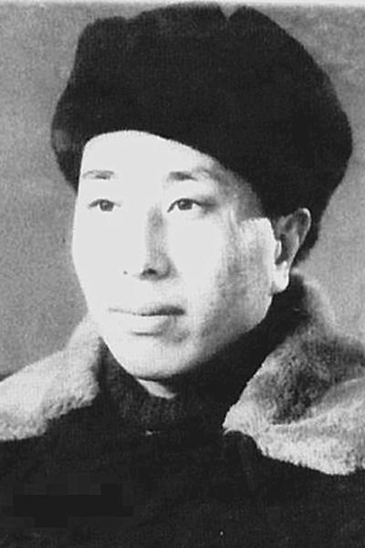 Ru Liu as Uncle Lü in Zhao Yiman