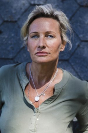 Lene Elise Bergum as Anita in Far og sønn
