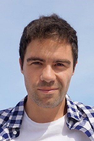 Xabi Ortuzar as Markel in Neither Sun Nor Shade